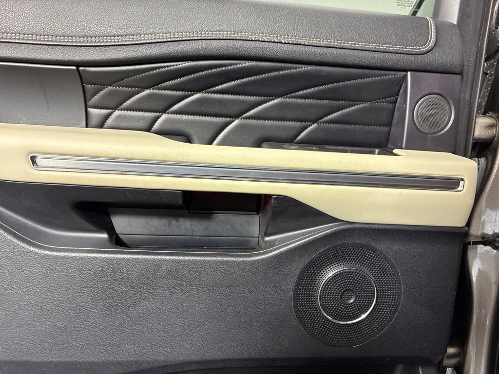 Used 2019 Ford Expedition Max Platinum RWD image 27