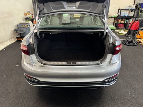 Used 2024 Volkswagen Jetta SE FWD image 6