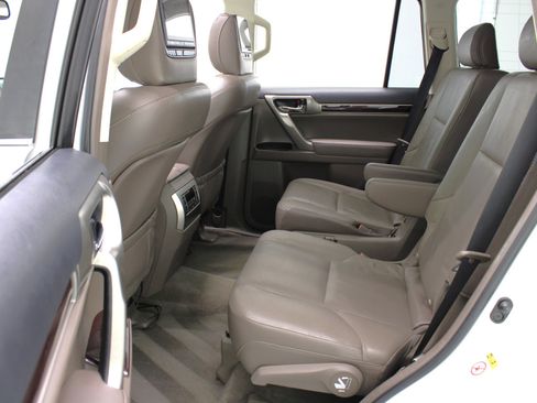 Used 2017 Lexus GX 460 Premium image 37