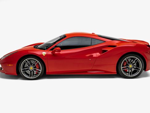 Used 2018 Ferrari 488 GTB RWD image 6