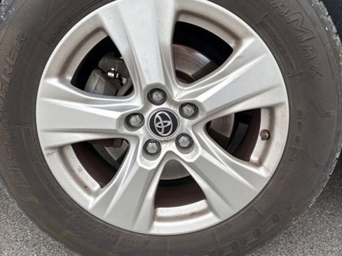 Used 2019 Toyota RAV4 XLE image 5