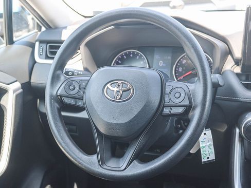 Used 2021 Toyota RAV4 LE FWD image 16