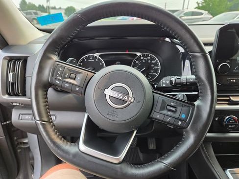 Used 2024 Nissan Pathfinder SL AWD/4WD image 3