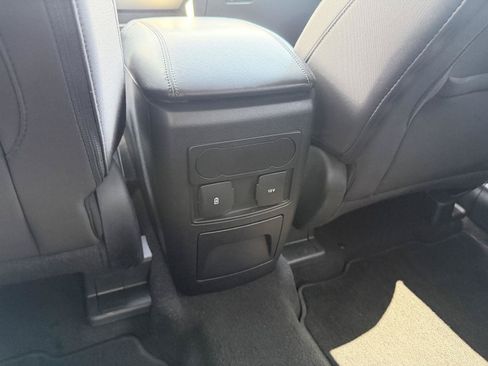Used 2023 Ford Explorer XLT AWD/4WD image 9