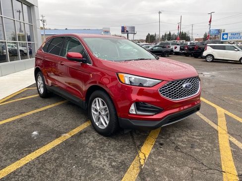 Used 2024 Ford Edge SEL w/ Convenience Package image 7