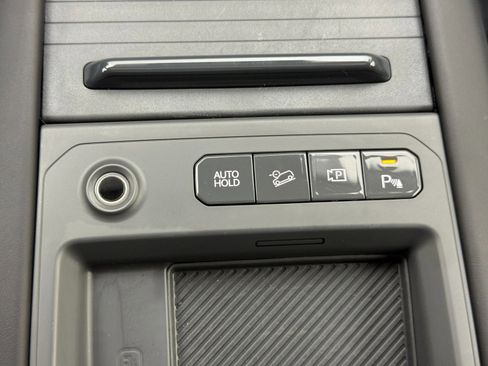 Used 2024 Kia EV9 Land image 32