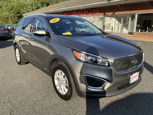 Used 2017 Kia Sorento AWD w/ LX Convenience Package image 3