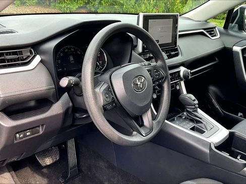 Used 2025 Toyota RAV4 XLE AWD/4WD image 8
