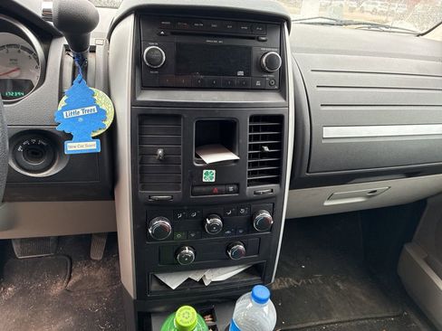 Used 2010 Dodge Grand Caravan SE image 14