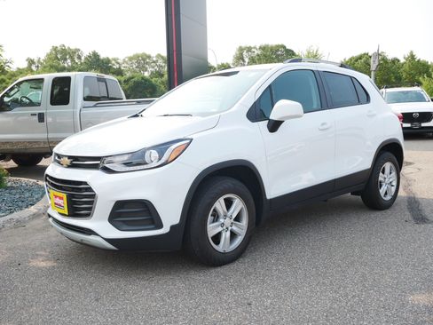 Used 2022 Chevrolet Trax LT w/ LT Convenience Package AWD/4WD image 2