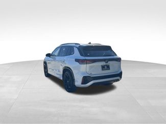 New 2026 Volkswagen Tiguan SE R-Line video 3