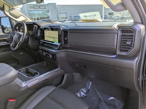 Used 2025 Chevrolet Silverado 3500 LTZ w/ LTZ Convenience Package AWD/4WD image 32