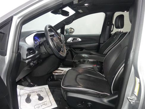 Used 2018 Chrysler Pacifica Limited w/ Advanced Safetytec Group FWD image 22