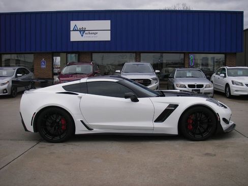 Used 2016 Chevrolet Corvette Z06 w/ 3LZ Preferred Equipment Group image 4