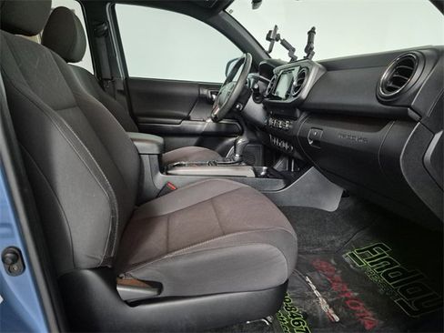 Used 2019 Toyota Tacoma TRD Sport image 40