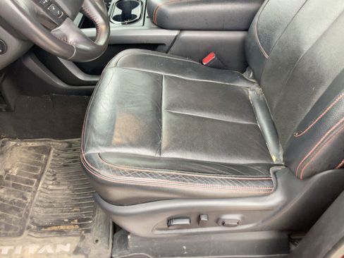 Used 2021 Nissan Titan PRO-4X w/ Pro-4x Convenience Package image 12