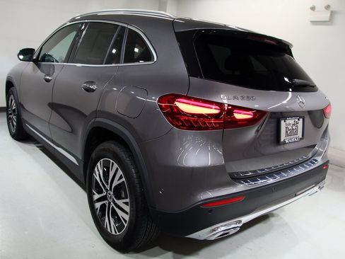 Used 2025 Mercedes-Benz GLA 250 4MATIC image 14