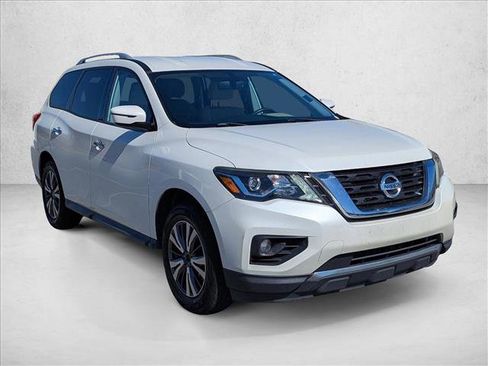 Used 2017 Nissan Pathfinder SV image 3
