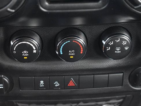 Used 2012 Jeep Wrangler Sport w/ Connectivity Group AWD/4WD image 6