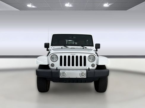 Used 2014 Jeep Wrangler Unlimited Sahara w/ Connectivity Group AWD/4WD image 6