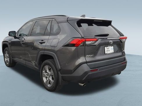 Used 2022 Toyota RAV4 XLE w/ Convenience Package image 5