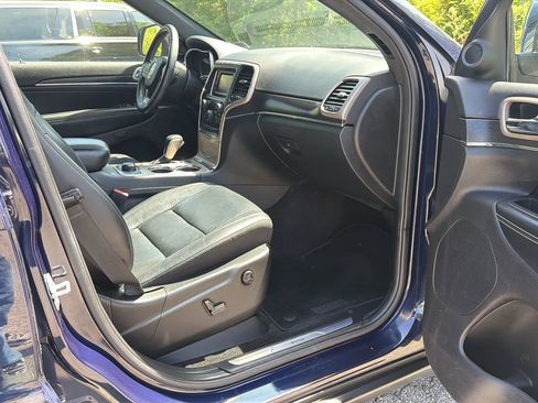 Used 2017 Jeep Grand Cherokee Limited image 14