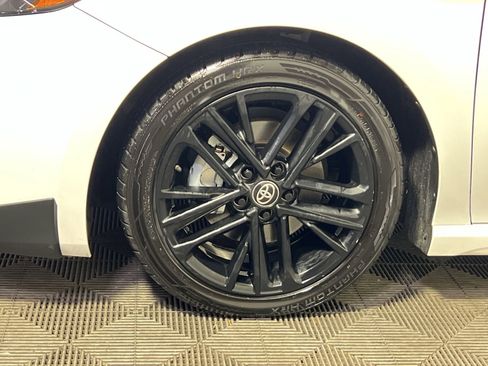 Used 2025 Toyota Camry SE image 12