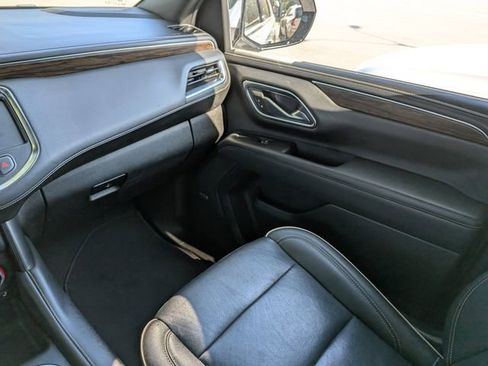 Used 2023 Chevrolet Suburban Premier image 21