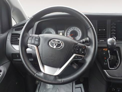 Used 2020 Toyota Sienna SE w/ SE Preferred Package AWD/4WD image 12