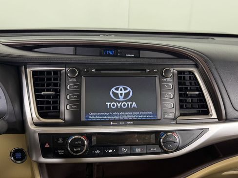 Used 2019 Toyota Highlander XLE FWD image 13