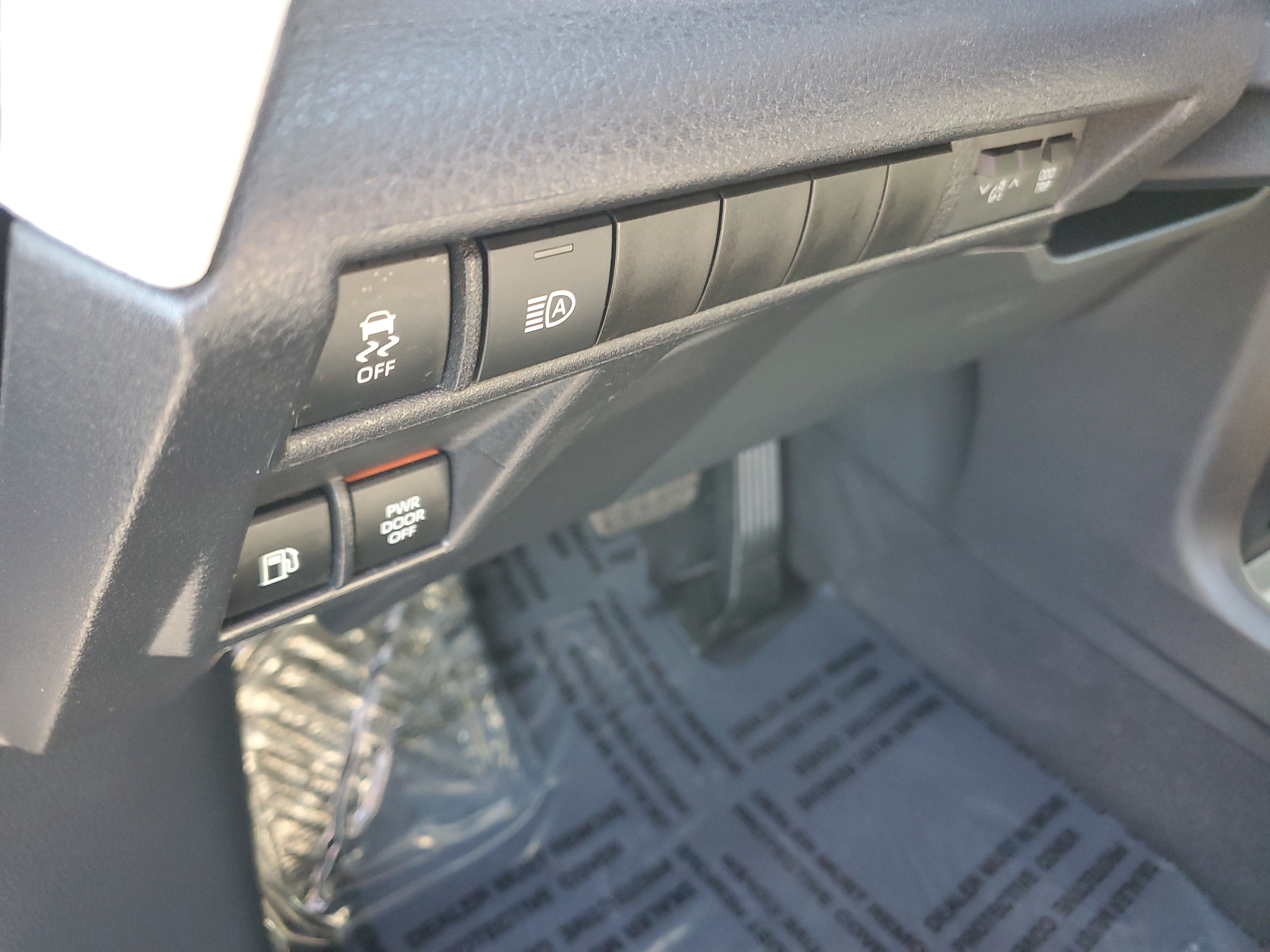 Certified 2026 Toyota Sienna XLE FWD image 24