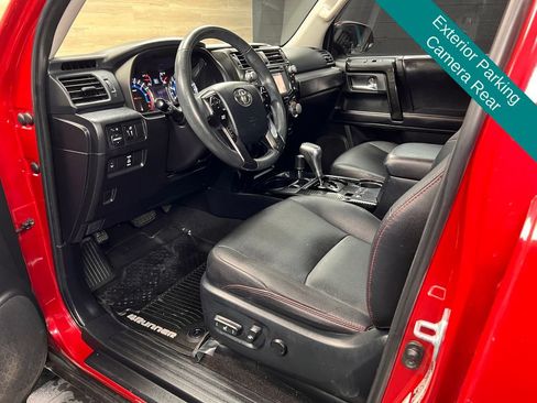 Used 2018 Toyota 4Runner TRD Off-Road Premium AWD/4WD image 4