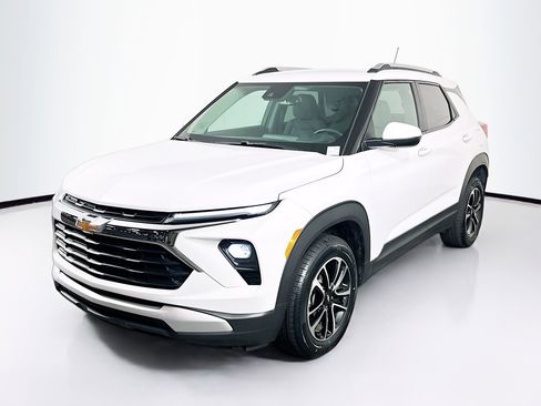 Used 2024 Chevrolet TrailBlazer LT w/ Convenience Package image 3