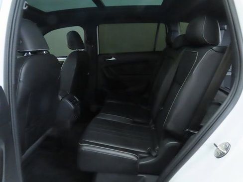 Used 2022 Volkswagen Tiguan SE R-Line image 21