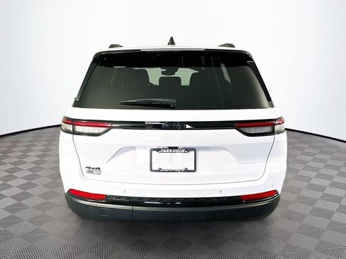 Certified 2023 Jeep Grand Cherokee Altitude AWD/4WD image 10