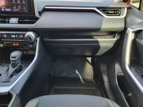 Used 2025 Toyota RAV4 XLE AWD/4WD image 27