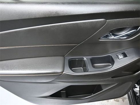 Used 2020 Chevrolet Traverse LT image 19