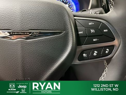 New 2026 Chrysler Pacifica Select image 37