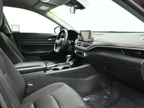 Used 2024 Nissan Altima 2.5 SV image 11