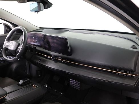 Used 2024 Nissan Ariya AWD image 32