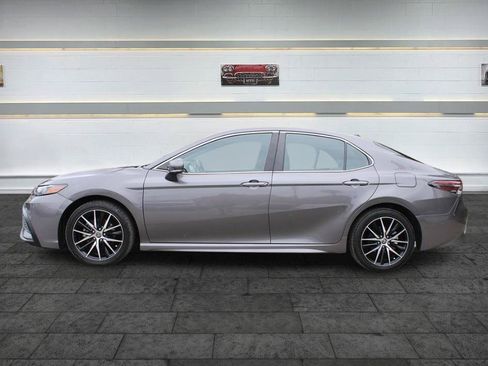 Used 2023 Toyota Camry SE FWD image 2