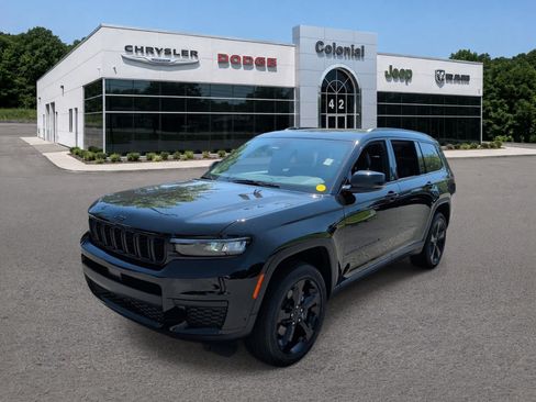Used 2023 Jeep Grand Cherokee L Laredo AWD/4WD image 2
