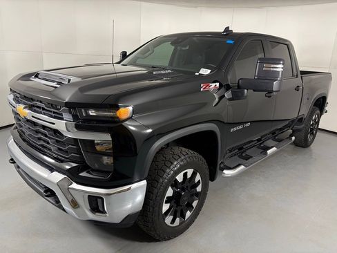 Used 2025 Chevrolet Silverado 2500 LT w/ Convenience Package image 5
