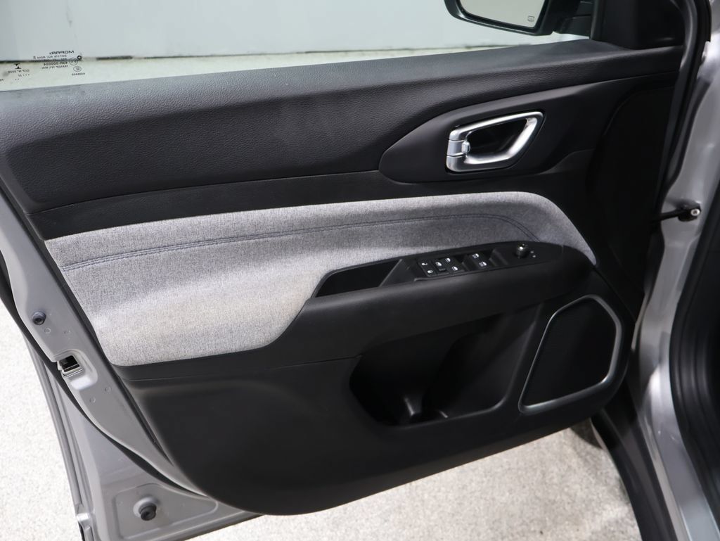 Certified 2022 Jeep Compass Latitude AWD/4WD image 13
