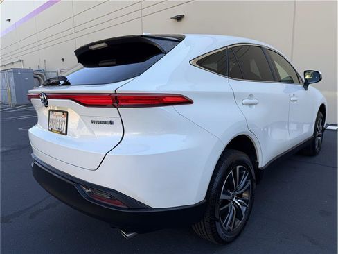 Used 2022 Toyota Venza LE AWD/4WD image 7