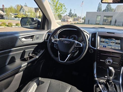 Used 2017 Ford Edge Titanium w/ Technology Package FWD image 10