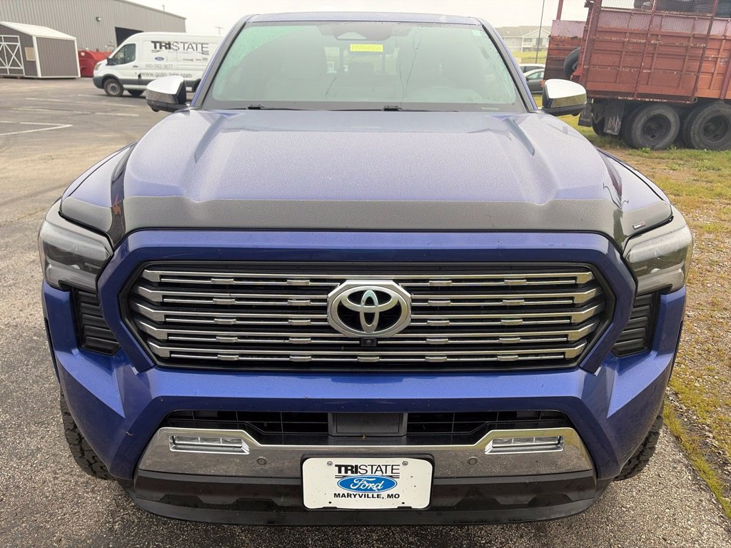 Used 2025 Toyota Tacoma Limited AWD/4WD image 2