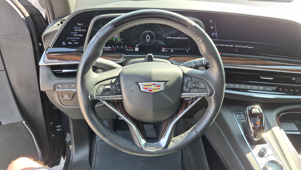Used 2024 Cadillac Escalade Premium Luxury AWD/4WD image 12