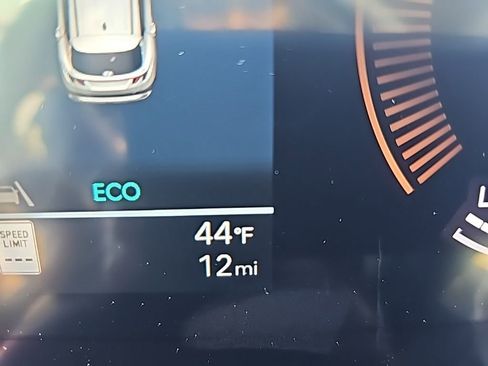 New 2026 Hyundai Tucson Blue SE image 17