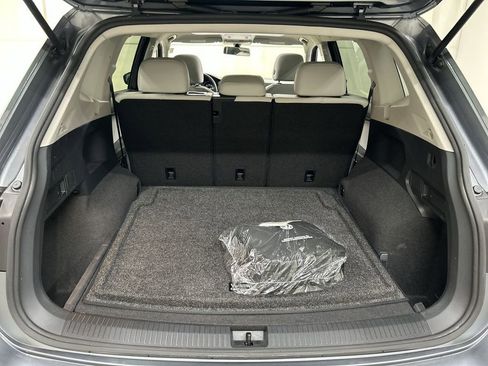 Used 2018 Volkswagen Tiguan SE w/ Panoramic Sunroof Package AWD/4WD image 22